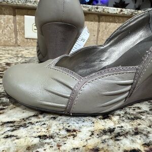 Seychelles Gray 3” Leather Wedge 6.5 Heels